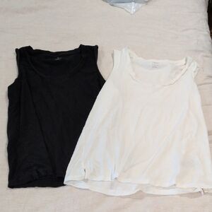 Women's Black and White Sleeveless Tops